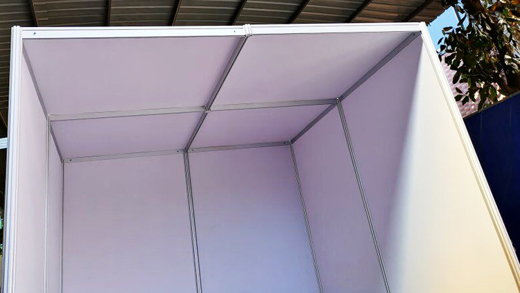 2x2 standard booth with roof