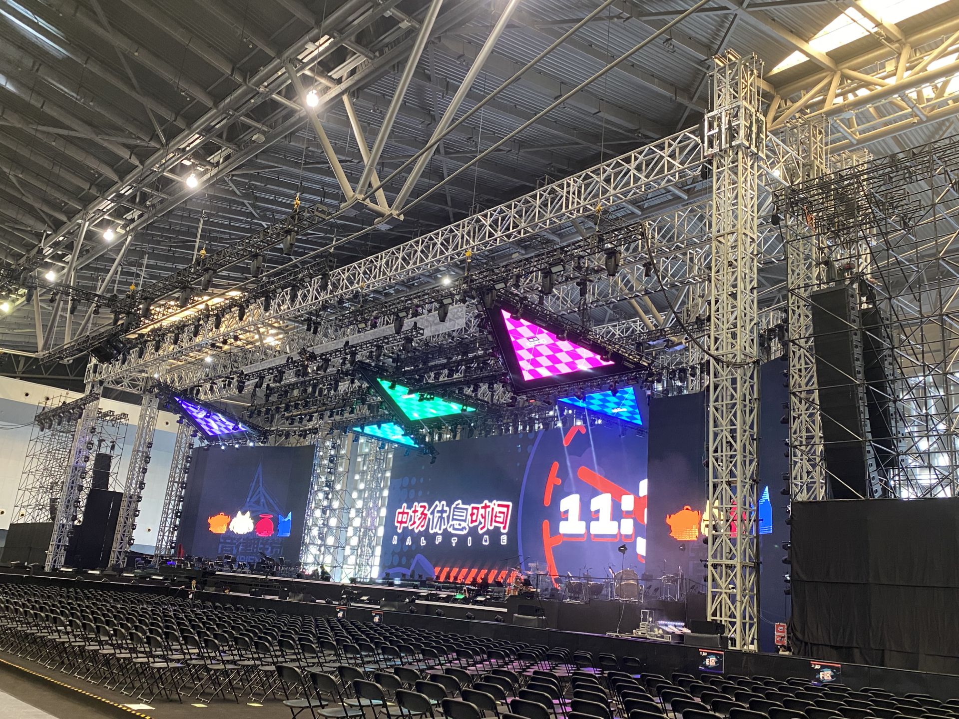 Concert Tour Use Large Span Truss Structure with Wings