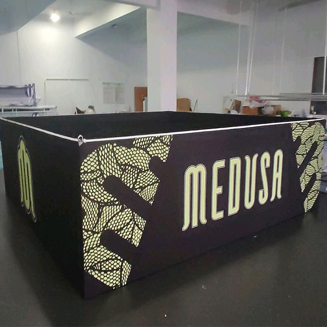 Medusa Modular Display Cases And Custom 6x6m Backlit Trade Show Banners And Stands